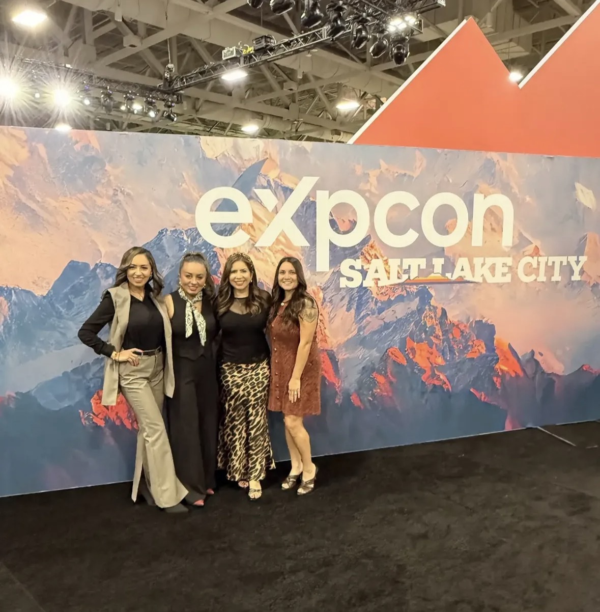 El Rise Up Team reunido en eXp Con en Salt Lake City